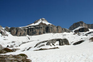 Collaradeta 2.729 m y peña Nevera 2.721 m