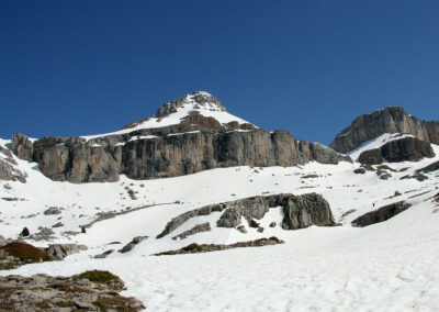 Collaradeta 2.729 m y peña Nevera 2.721 m