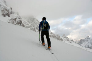 Pico de Tres Huegas o Izas 2.302 m
