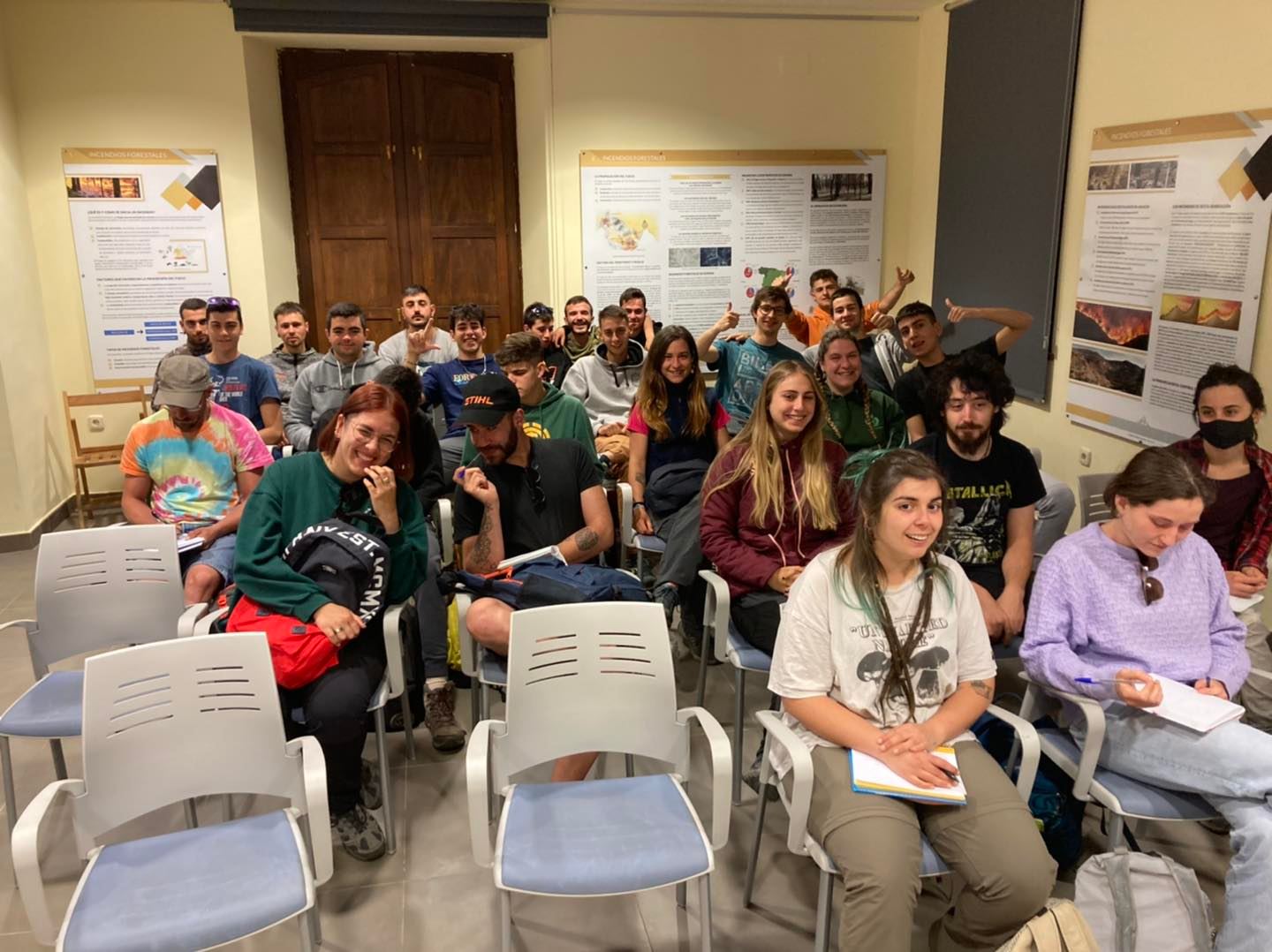 Visita de estudiantes de IFA JACA conociendo nuestra labor de sensibilización sobre los riesgos naturales.