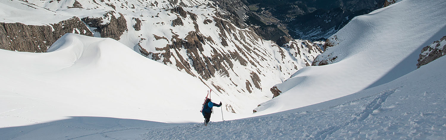 Problemas típicos de aludes<br />
Los cinco tipos de problemas de aludes definidos por la European Avalanche Warning Services EAWS tienen como objetivo describir las situaciones típicas de inestabilidad de la nieve que se dan en terreno de aludes.